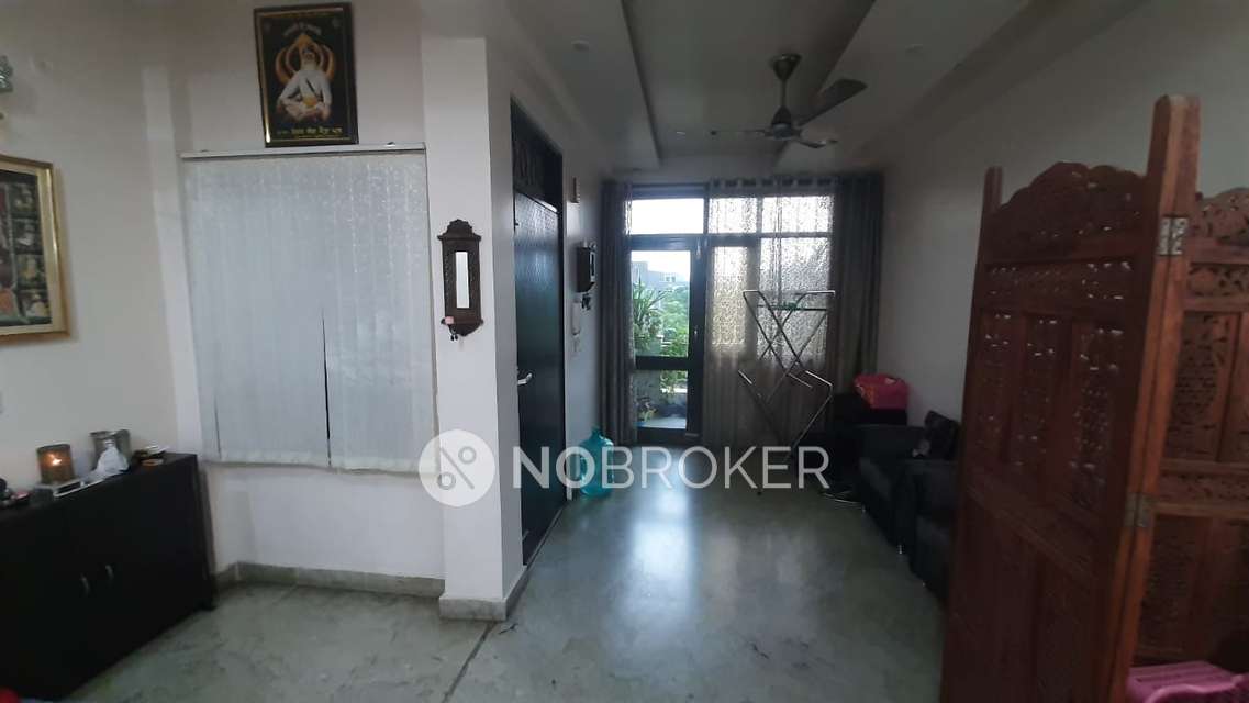 2 BHK Flat In Standalone Building  For Sale  In Patparganj