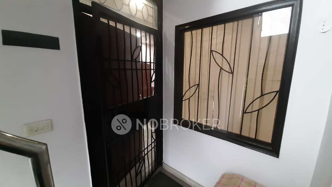 2 BHK Flat In Standalone Building  For Sale  In Patparganj