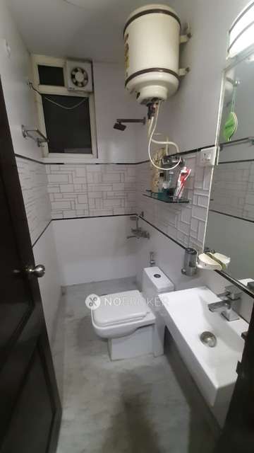 2 BHK Flat In Standalone Building  For Sale  In Patparganj