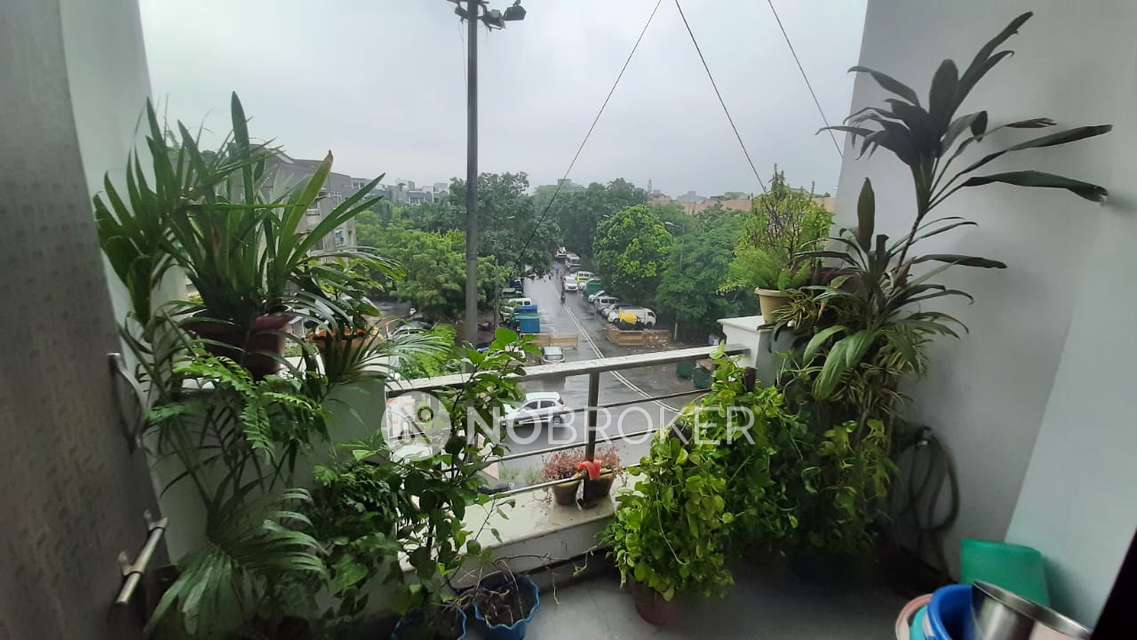 2 BHK Flat In Standalone Building  For Sale  In Patparganj