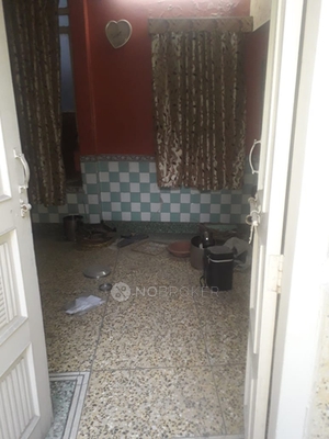 1 RK Flat In Standalone Building  for Rent  In Sadar Bazaar