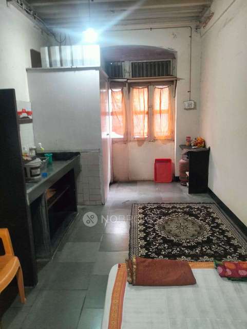 1 RK Flat In Bhatia Bldg Kalbadevi Road for Rent  In Kalbadevi