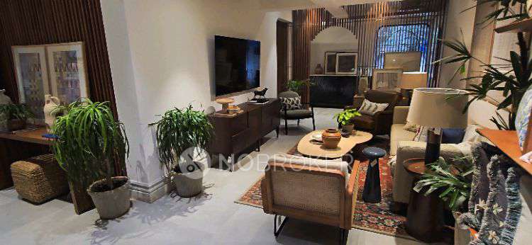 Retail  Property in Khar, Mumbai for Rent 