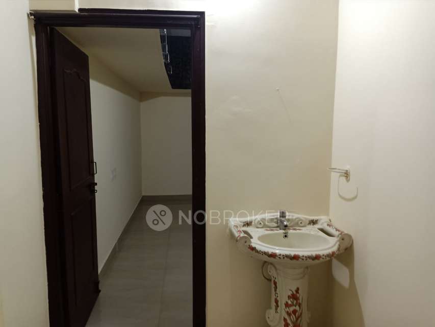 4+ BHK Flat For Sale  In K.r Puram,