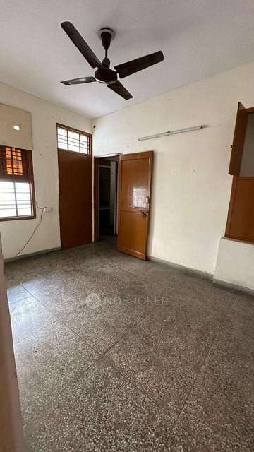 3 BHK Villa In Tarun Vihar Apartments For Sale  In Sector 13