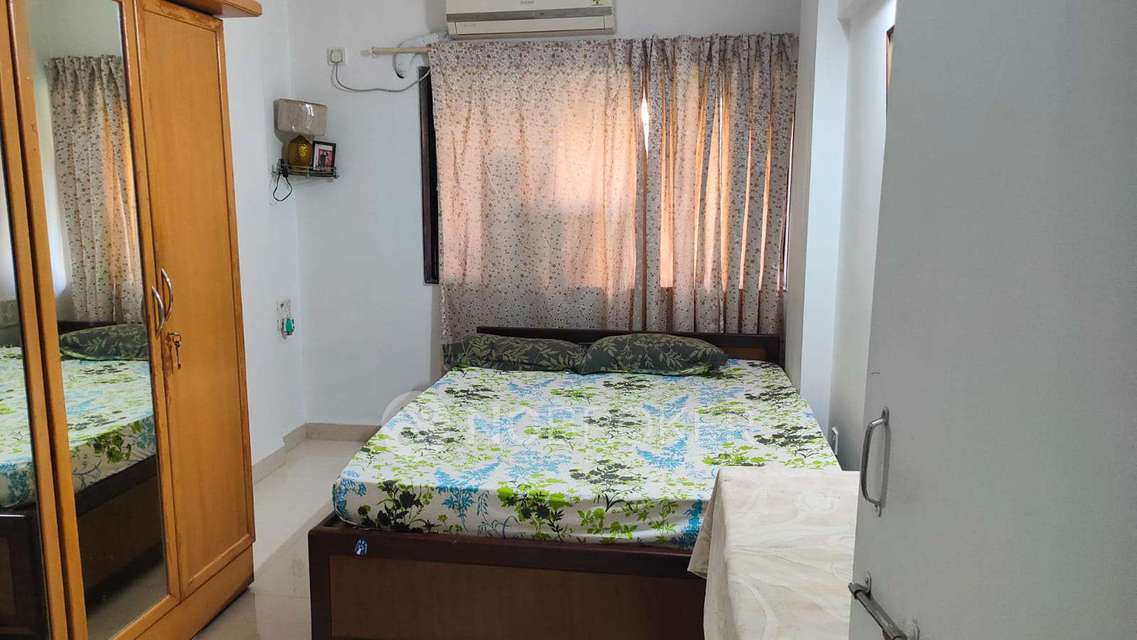 2 BHK Flat In Hibiscus Society For Sale  In  Santacruz East
