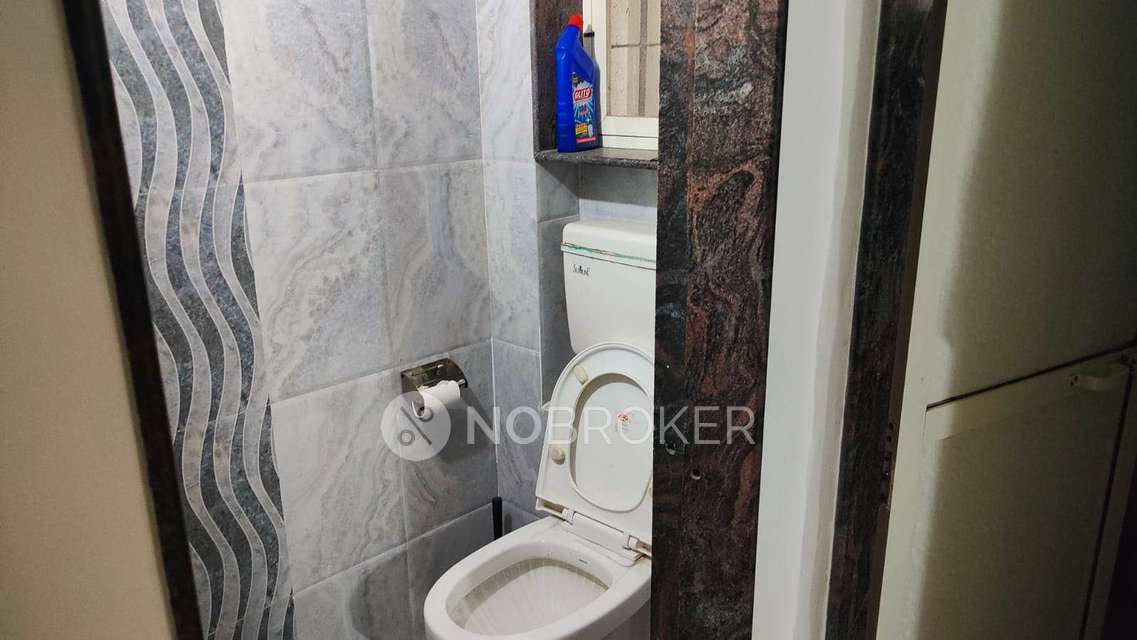 2 BHK Flat In Hibiscus Society For Sale  In  Santacruz East