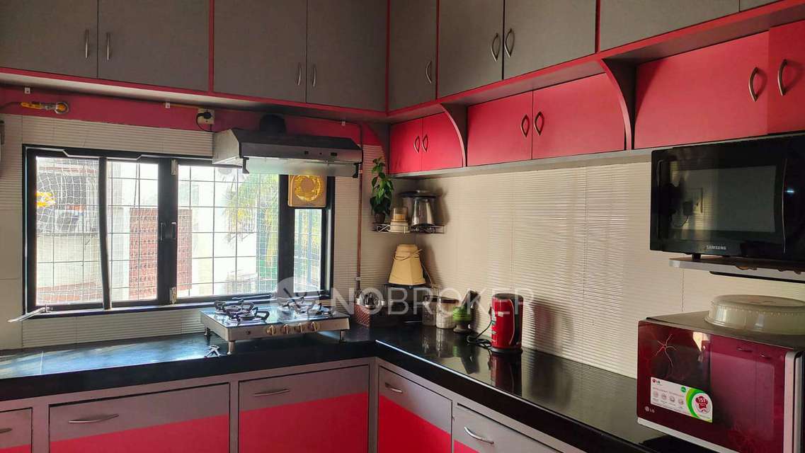 2 BHK Flat In Hibiscus Society For Sale  In  Santacruz East