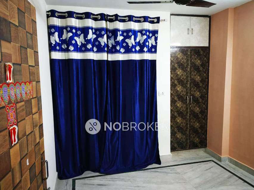 2 BHK Flat In Shining Apartment  For Sale  In Mohan Garden