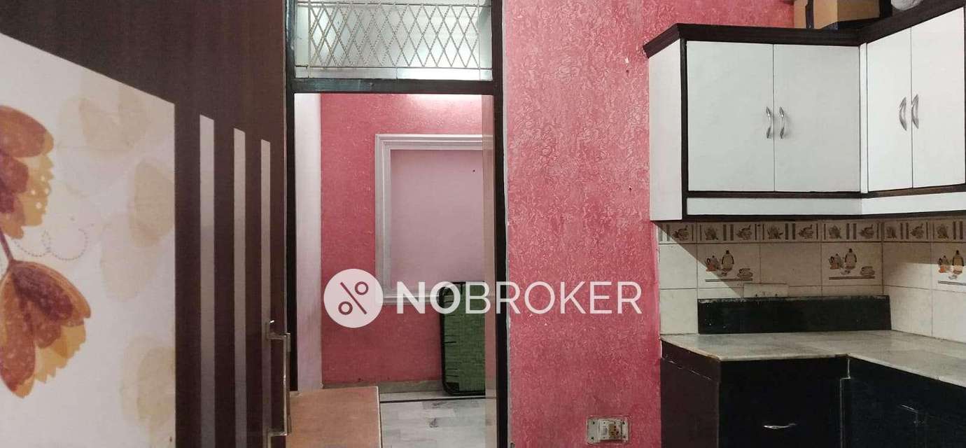 1 BHK Flat In Standalone Building  For Sale  In  Trilok Puri,