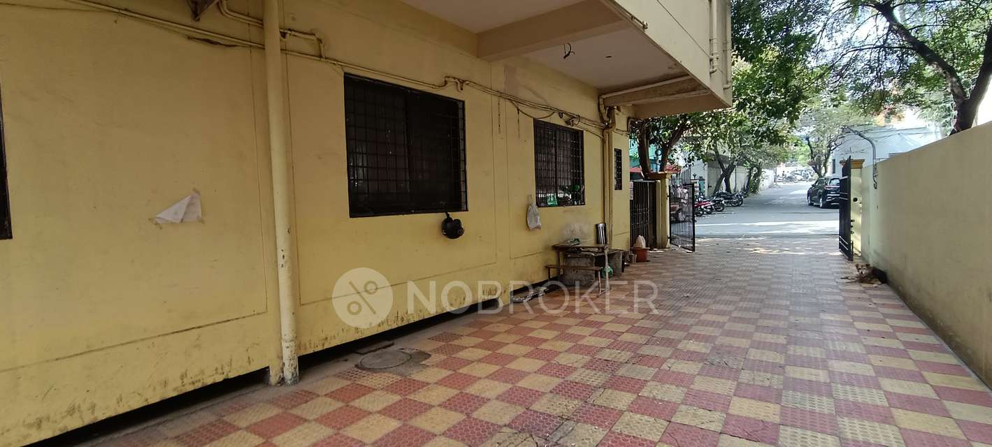 2 BHK Flat In Anushka Towers For Sale  In Lakdikapul