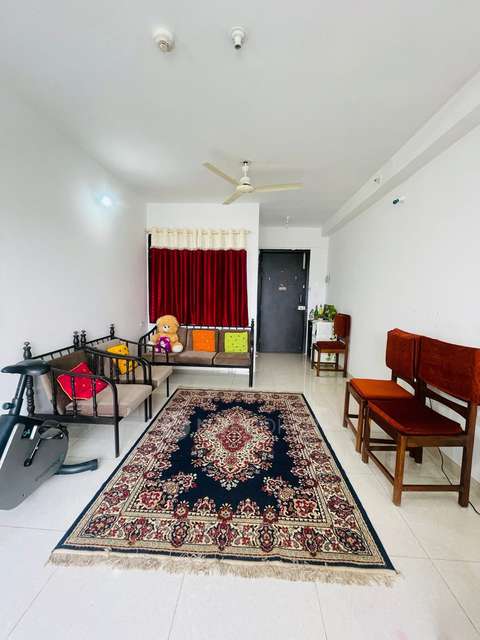Single Room for Female In 3 BHK  In Sargam Building In Sargam Building