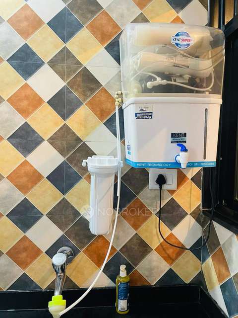 Single Room for Female In 3 BHK  In Sargam Building In Sargam Building