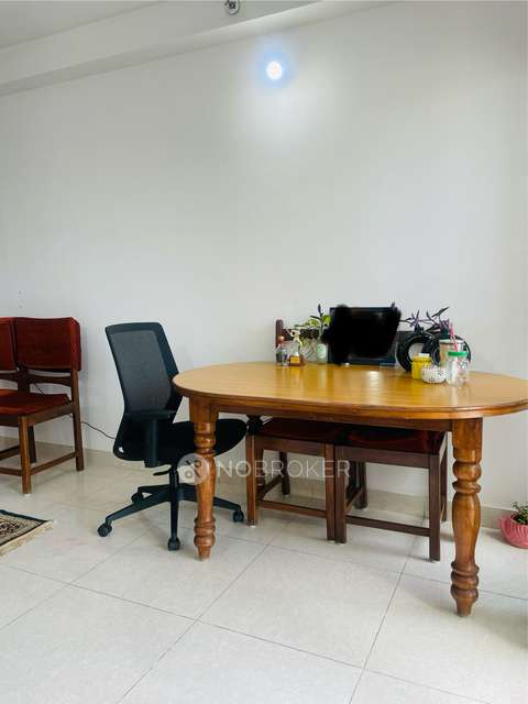 Single Room for Female In 3 BHK  In Sargam Building In Sargam Building