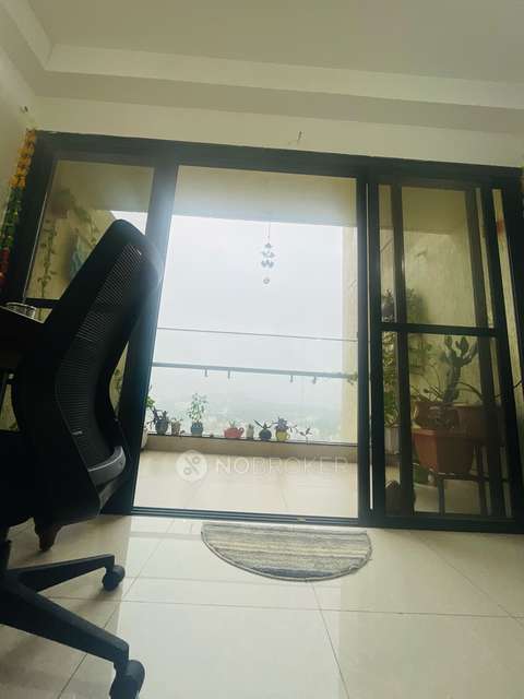 Single Room for Female In 3 BHK  In Sargam Building In Sargam Building