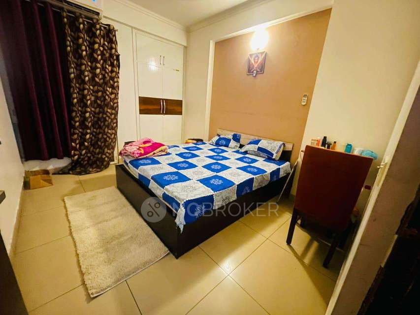 Single Room for Male In 3 BHK  In Panchsheel Hynish In Sector 1 Greater Noida West
