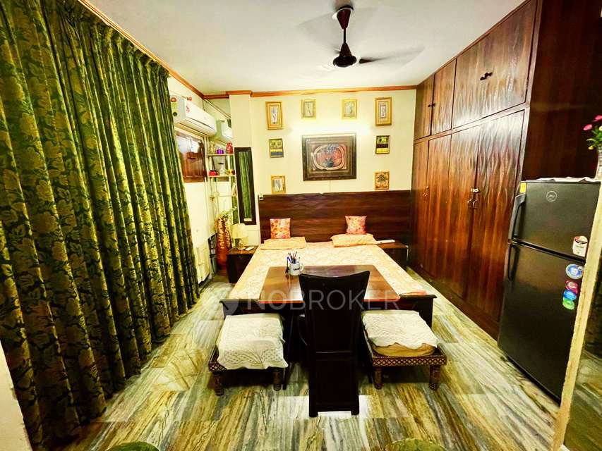 4+ BHK Flat For Sale  In Chitranjan Park