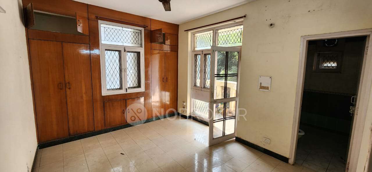 3 BHK Flat In Ntpc Vinayak Apartments, Sector 62 For Sale  In Sector 62