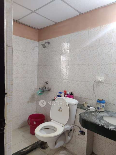 PG for Girls in  Crossings Republik