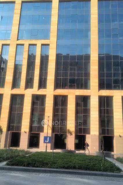 Showroom in Safdarjung Enclave, Delhi for Rent