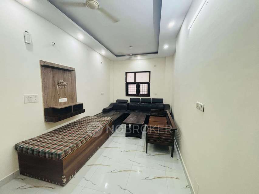 1 BHK Flat for Rent  In Sector 43