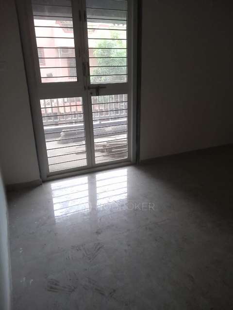 Shared Room for  In 2 BHK  In Apartment In Benu Nagar