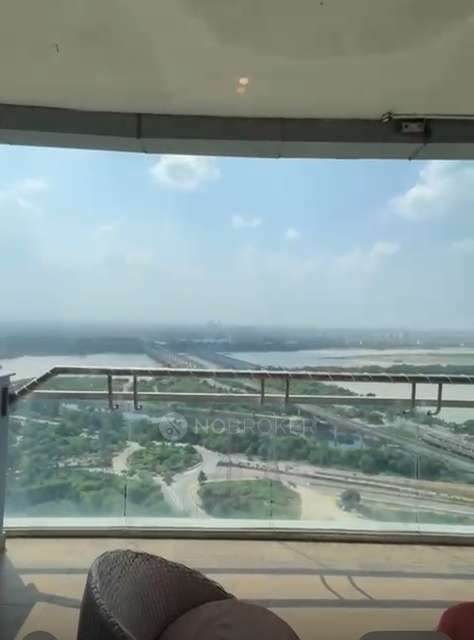 Commercial Property in Sector 94, Noida for Rent 