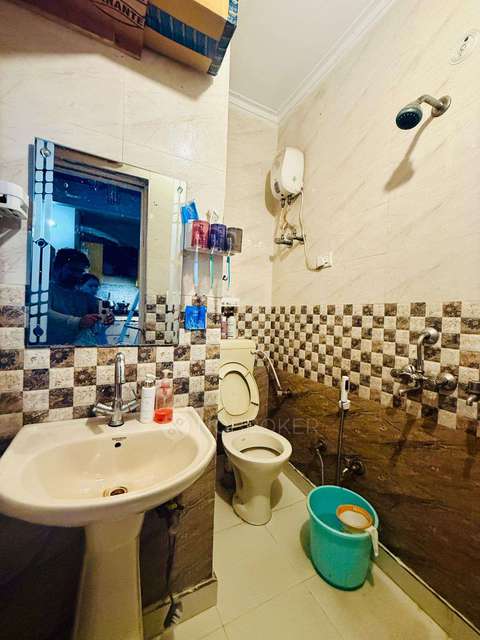 3 BHK Flat In Standalone Building  For Sale  In Bharat Vihar