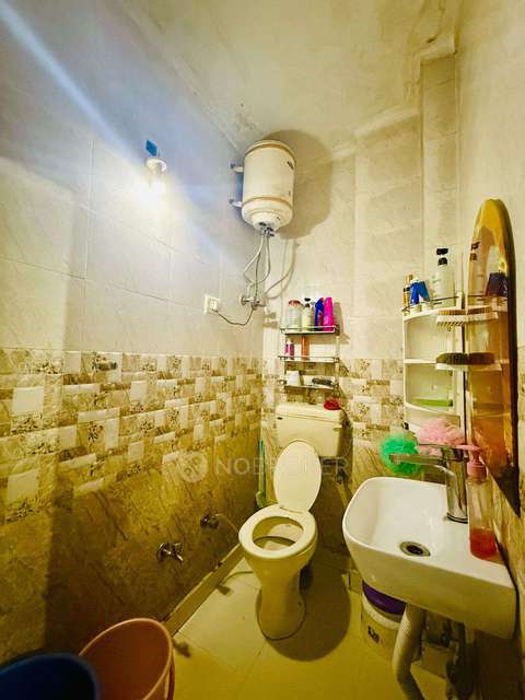 3 BHK Flat In Standalone Building  For Sale  In Bharat Vihar