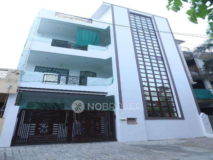 2 BHK Flat In Stanalone Building  for Rent  In  Sector 46