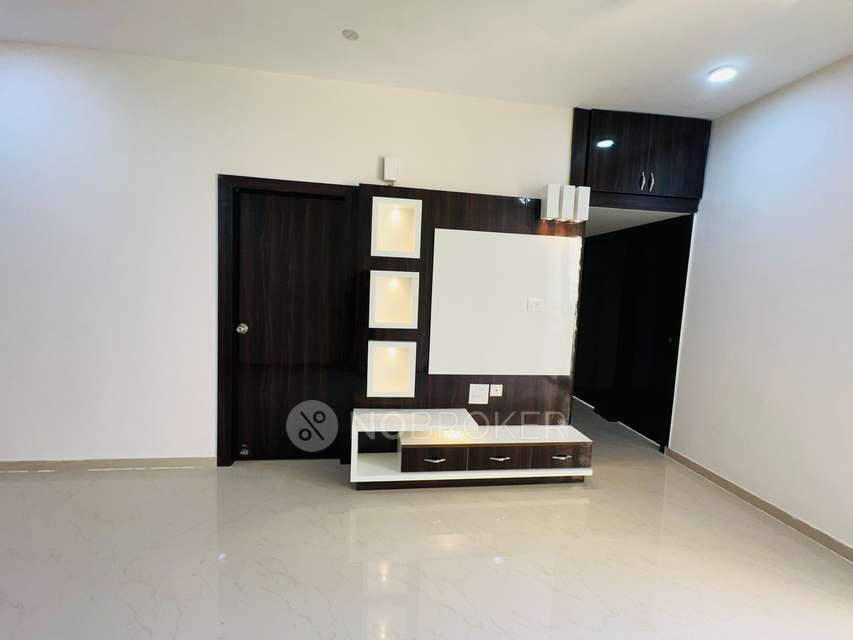 2 BHK Flat In Mahagun Mantra Ii for Rent  In Sector 10