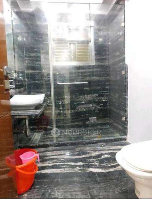 4+ BHK Flat For Sale  In Model Town