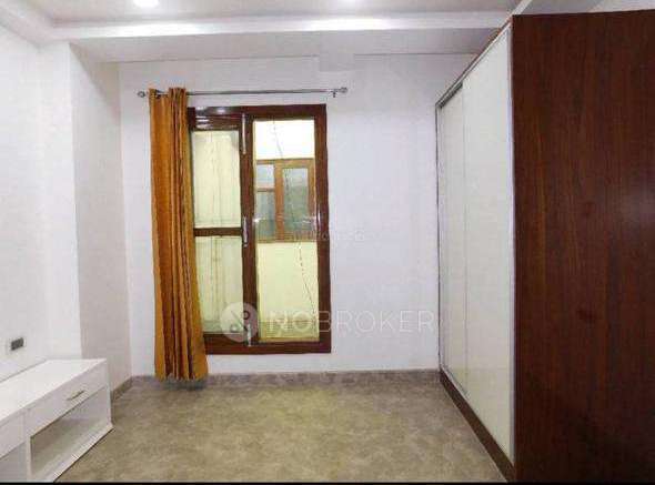 4+ BHK Flat For Sale  In Model Town