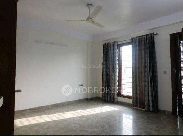 4+ BHK Flat For Sale  In Model Town