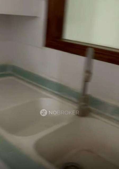 4+ BHK Flat For Sale  In Model Town