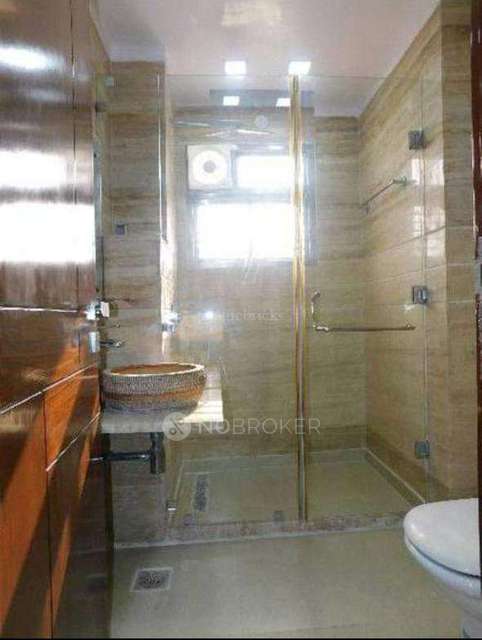 4+ BHK Flat For Sale  In Model Town