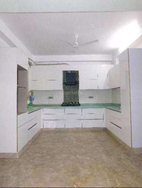 4+ BHK Flat For Sale  In Model Town