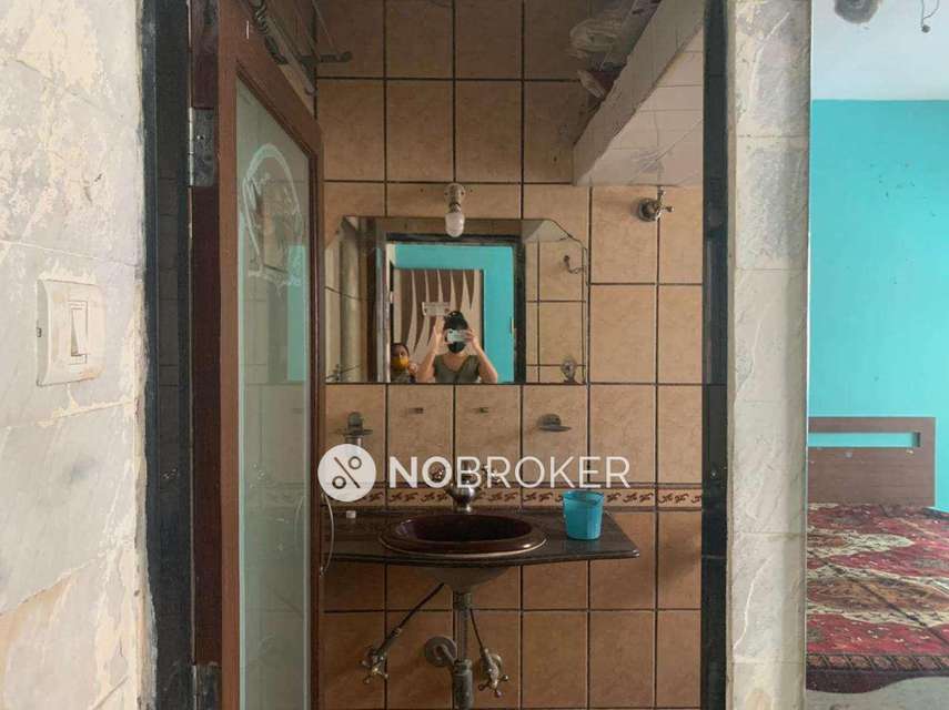 2 BHK Flat In Savitridham Chs For Sale  In Dahisar East