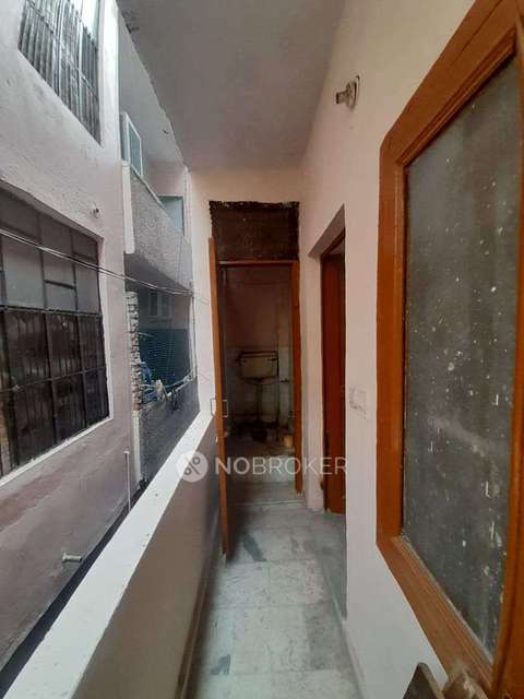 2 BHK House for Rent  In P648+r48, Indra Vihar, Mukherjee Nagar, Delhi, 110009, India