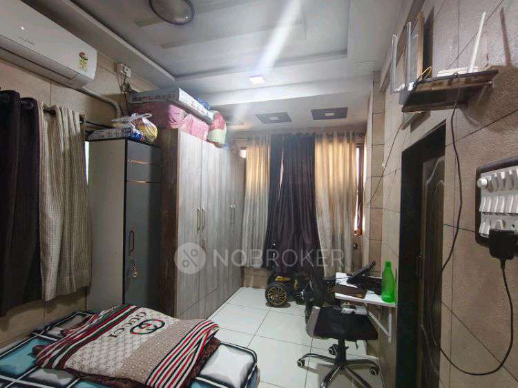 1 BHK Flat In Haji Majeed Palace For Sale  In Bardi Press