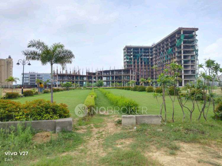 Shop in Knowledge Park V, Greater_noida for sale 