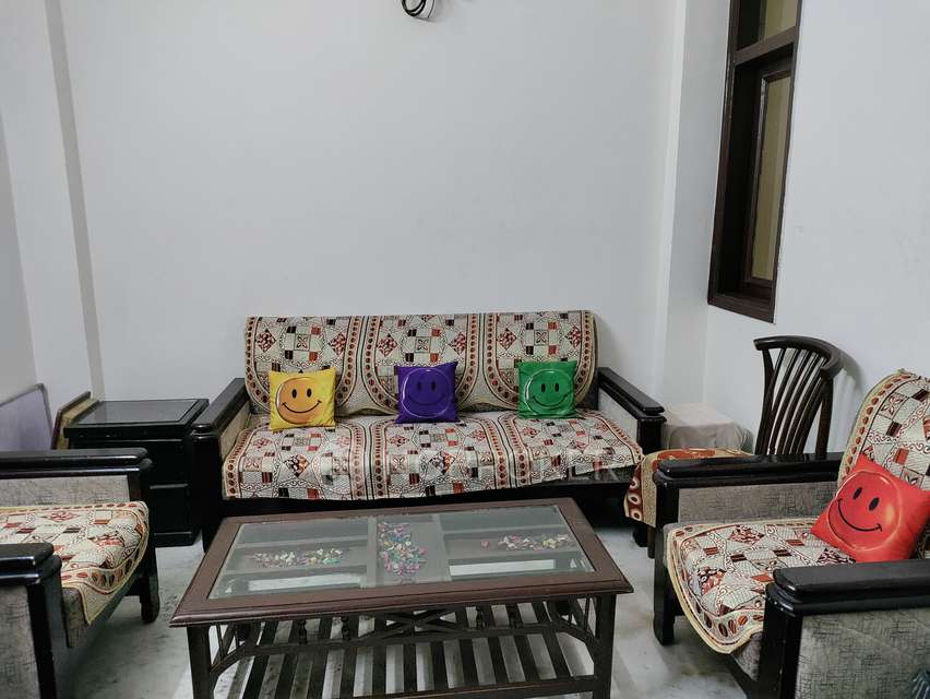 2 BHK Flat In Swaraj Rwa Sri Niwas Puri for Rent  In Sriniwaspuri