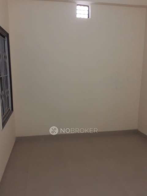 2 BHK Flat In Meenakshi Apartment For Sale  In Khora Colony