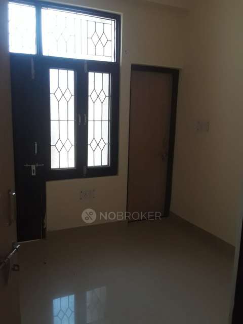 2 BHK Flat In Meenakshi Apartment For Sale  In Khora Colony