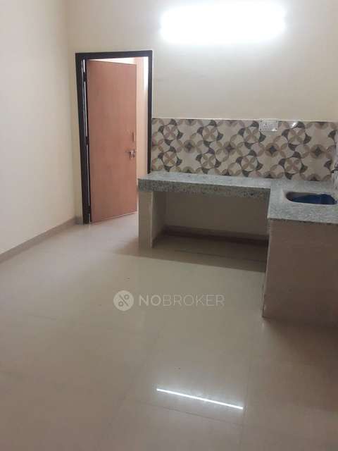 2 BHK Flat In Meenakshi Apartment For Sale  In Khora Colony