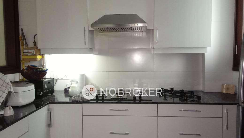 3 BHK Flat In Standalone Builiding  For Sale  In Defence Colony