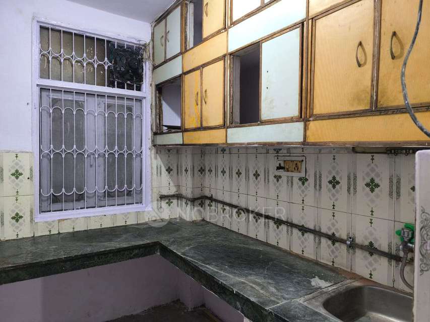 1 BHK Flat For Sale  In Dilshad Colony