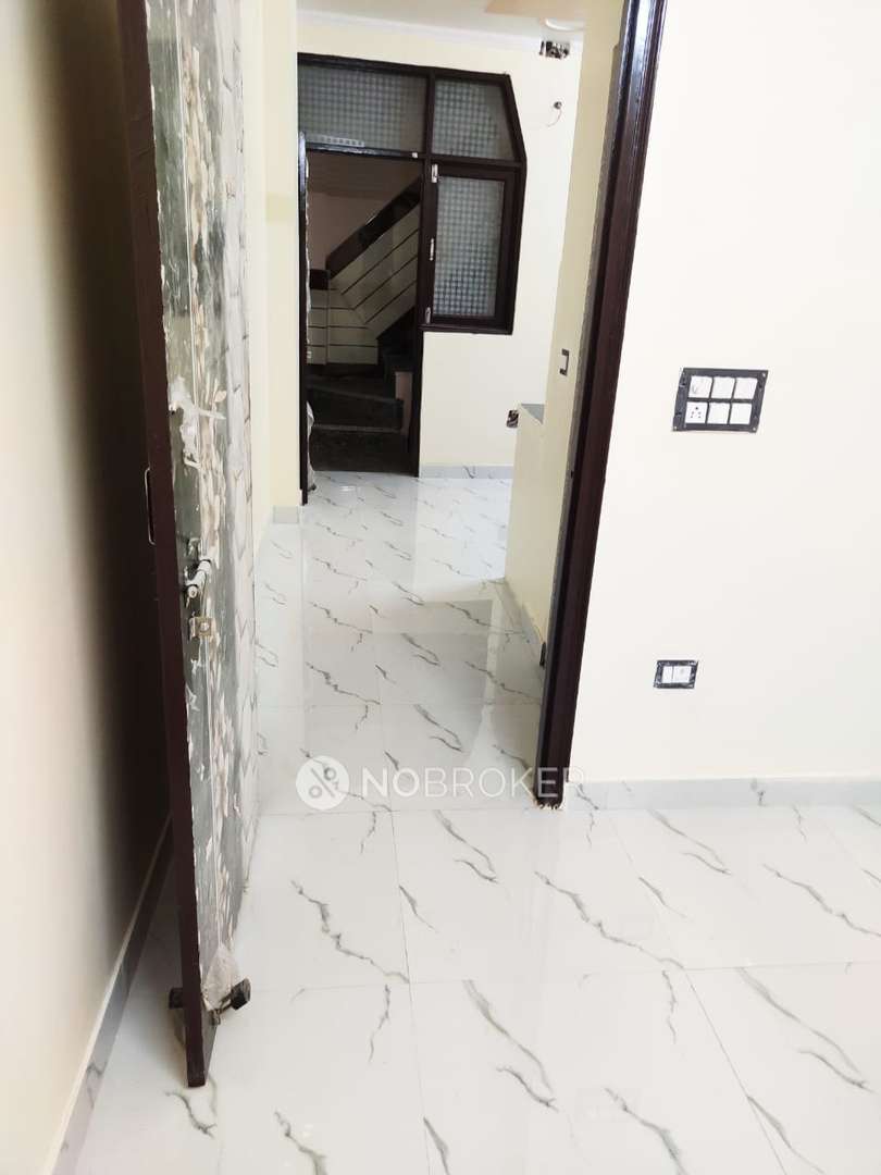 Om Shanti Niwas Laxmi Nagar Rent WITHOUT BROKERAGE Semifurnished 1