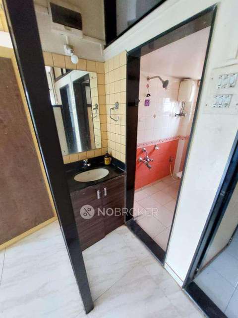 2 BHK Flat In Dhananjay Chs For Sale  In Santacruz West