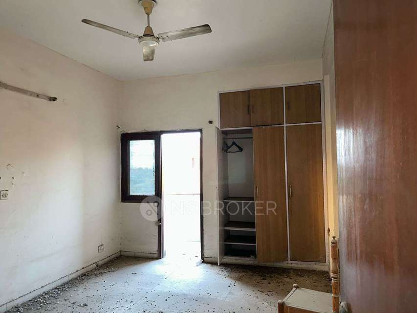 3 BHK Flat In Management Apartments For Sale  In Delhi